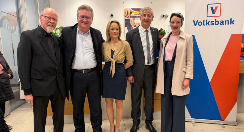 La filiale Volksbank di Merano di via Matteotti festeggia i 70 anni e si conferma punto di riferimento per la comunità