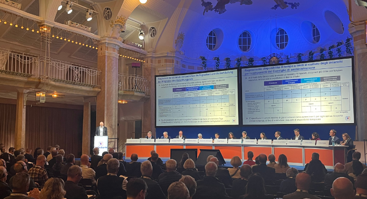 L’Assemblea soci di Volksbank delibera un nuovo Statuto che rende più efficace la governance della Banca. Approvata la terza assegnazione gratuita di azioni.